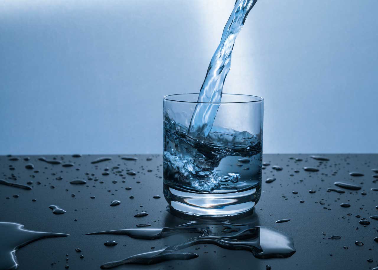 Darf man destilliertes Wasser trinken?